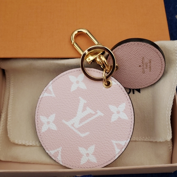 LV Monogram Giant Bag Charm & Key Holder - Picture 5 of 8